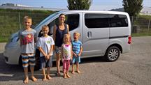 Familie Zingg aus Röthenbach mit ihrem Nissan Evalia 